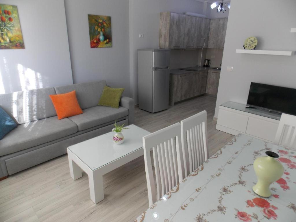 Coastline Apartments Sarandë Buitenkant foto