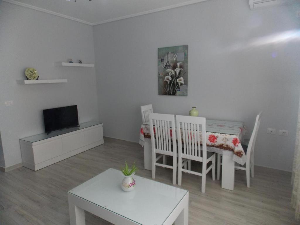 Coastline Apartments Sarandë Buitenkant foto
