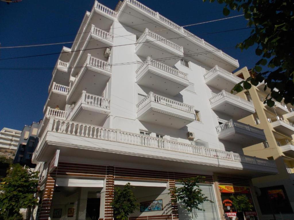 Coastline Apartments Sarandë Buitenkant foto